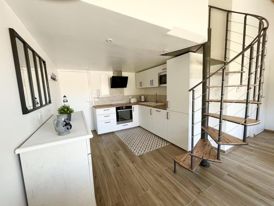 Duplex Centre Ville - 50m de la Plage - Clim - Garage - Netflix Le Grau-du-Roi Extérieur photo