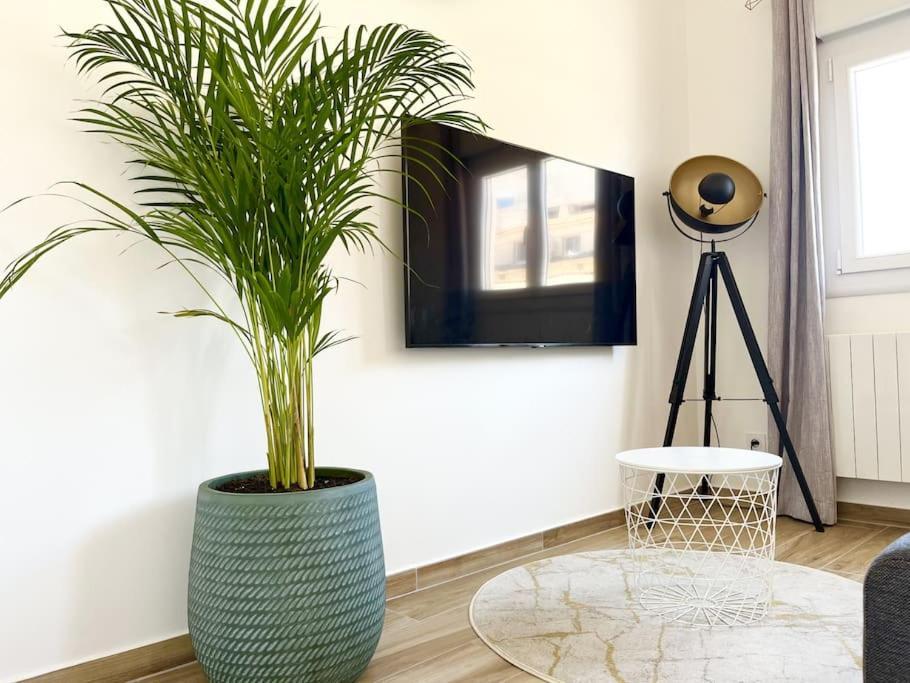 Duplex Centre Ville - 50m de la Plage - Clim - Garage - Netflix Le Grau-du-Roi Extérieur photo