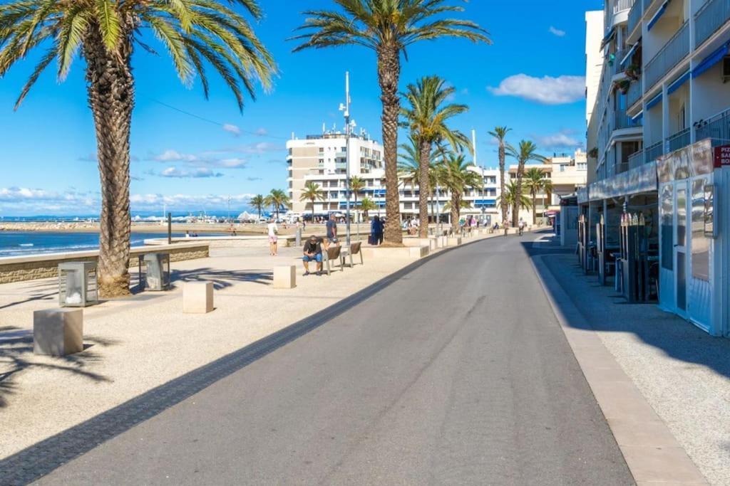 Duplex Centre Ville - 50m de la Plage - Clim - Garage - Netflix Le Grau-du-Roi Chambre photo