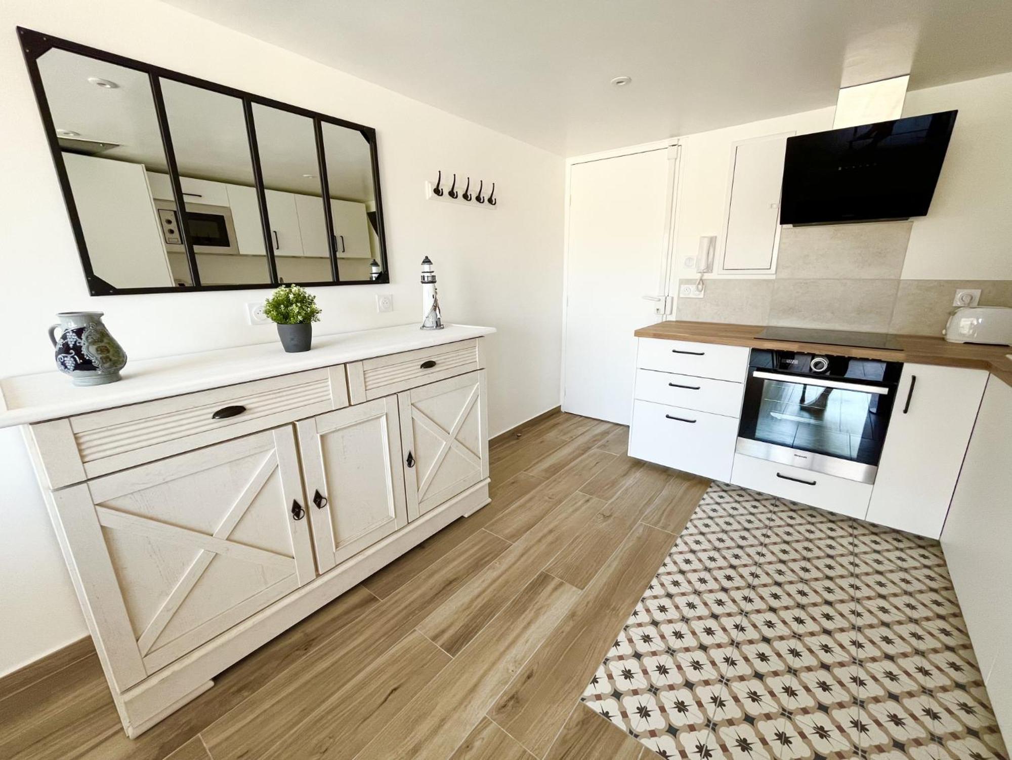 Duplex Centre Ville - 50m de la Plage - Clim - Garage - Netflix Le Grau-du-Roi Chambre photo