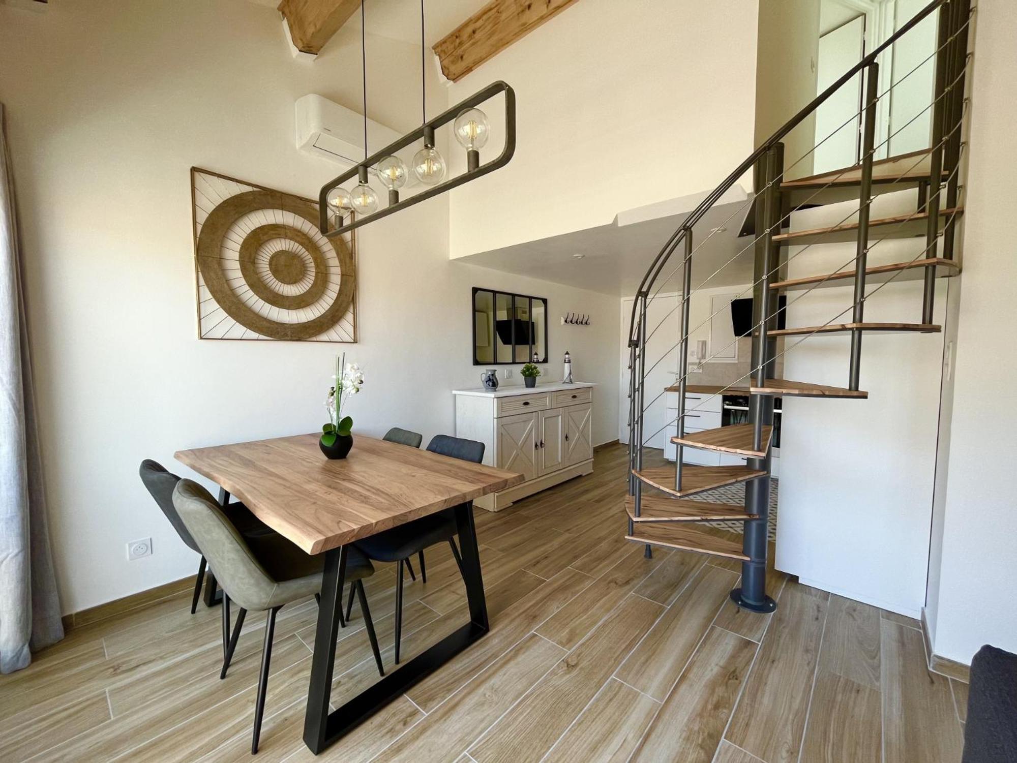 Duplex Centre Ville - 50m de la Plage - Clim - Garage - Netflix Le Grau-du-Roi Chambre photo