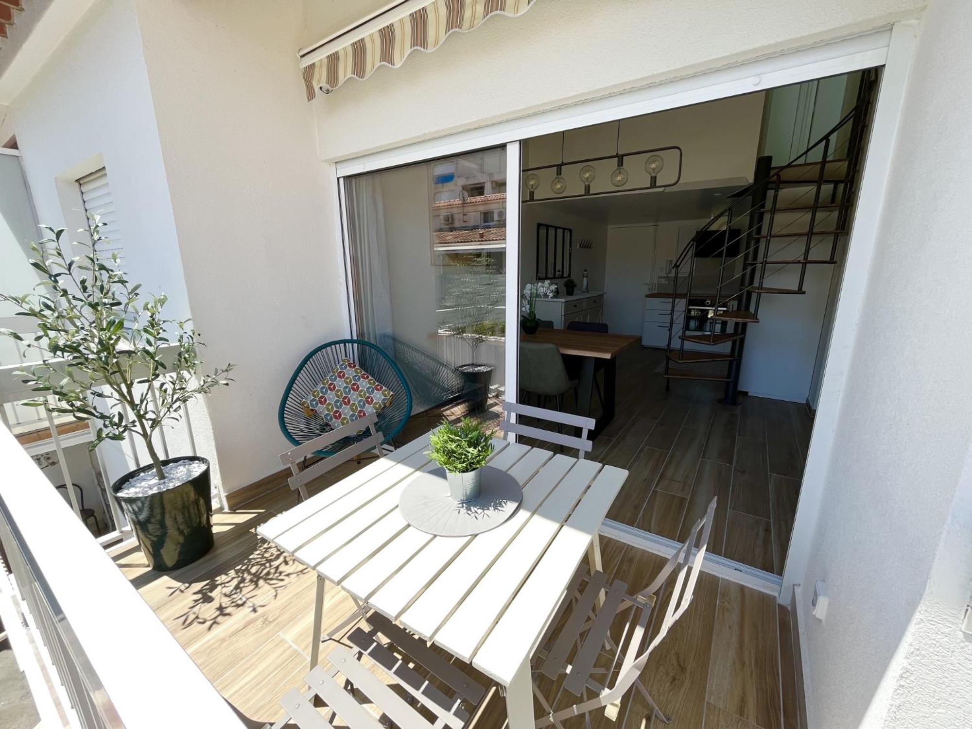 Duplex Centre Ville - 50m de la Plage - Clim - Garage - Netflix Le Grau-du-Roi Chambre photo