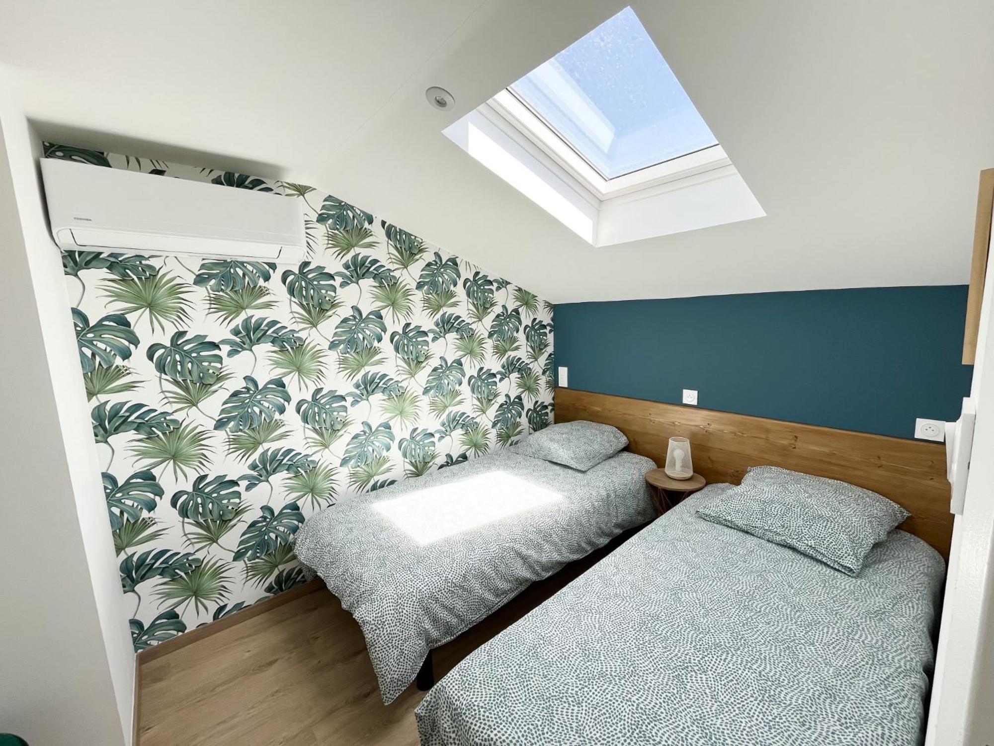 Duplex Centre Ville - 50m de la Plage - Clim - Garage - Netflix Le Grau-du-Roi Chambre photo